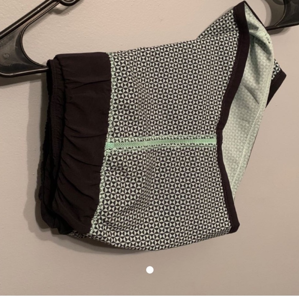 Lulu size 10 shorts, no liner, waistband is a lil twisty